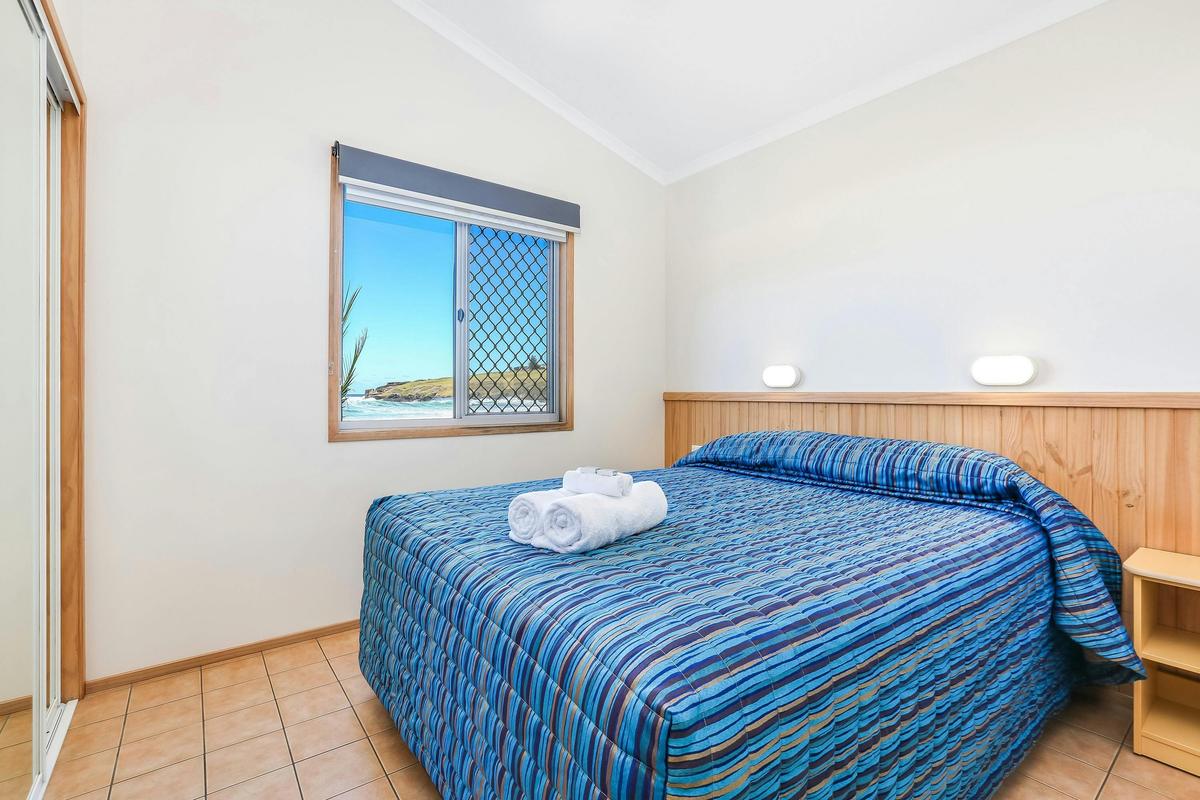 BIG4 Easts Beach Kiama Accommodation - Ocean View Villa main bedroom