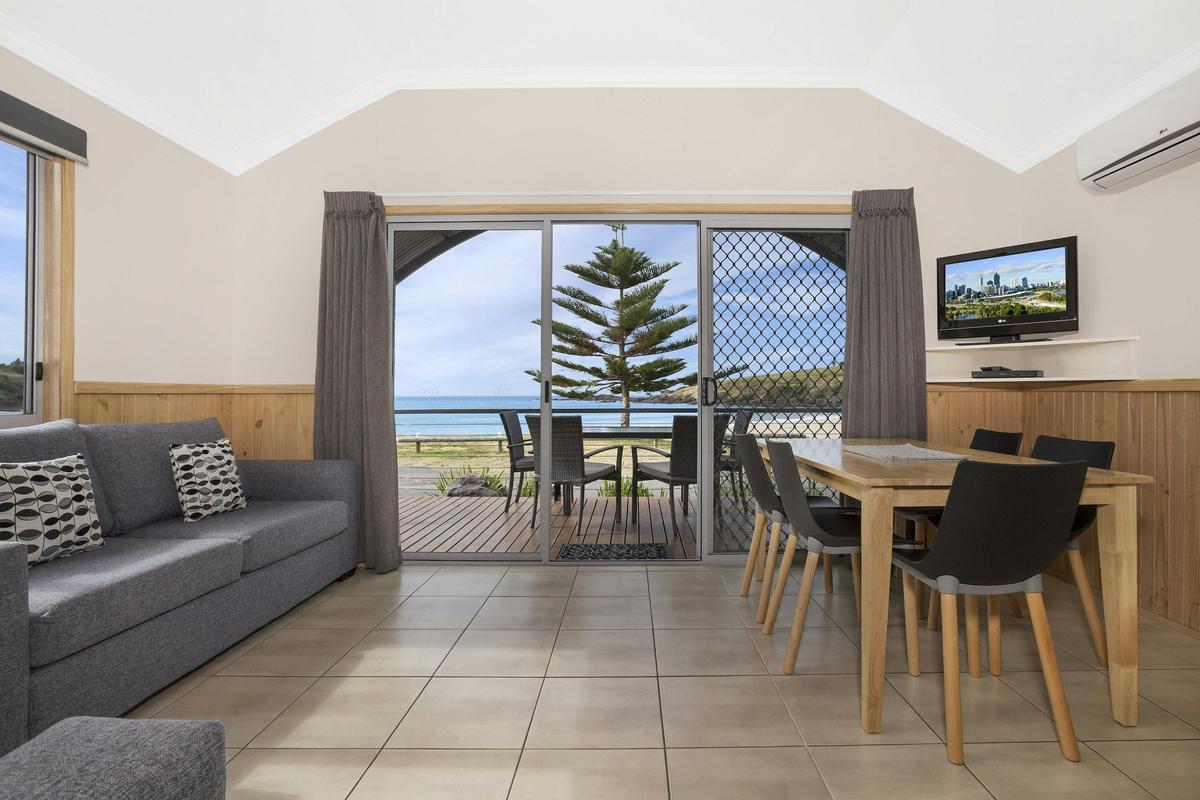 BIG4 Easts Beach Kiama Accommodation - Seabreeze Spa Villa living