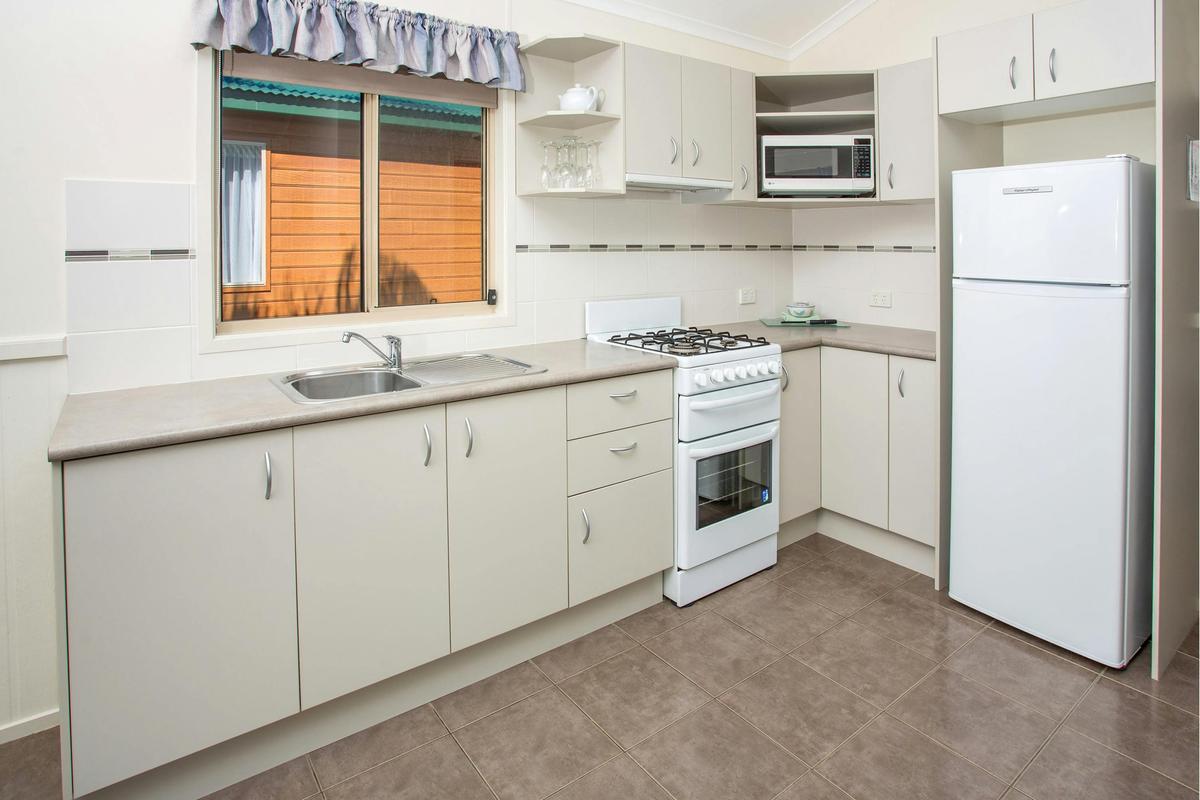 Deluxe Waterfront Unit Kitchen