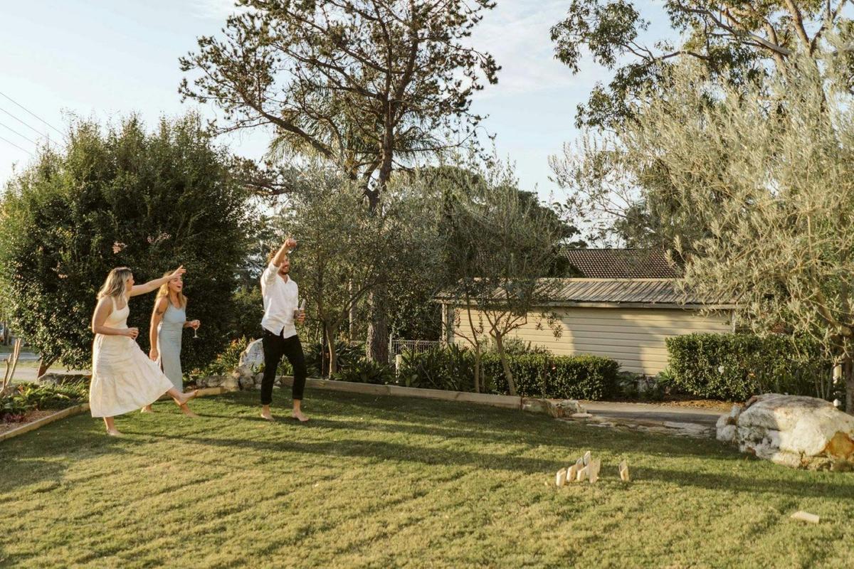 Beachstone - Exclusive holiday rental offers relaxed luxury surrounded by peaceful landscaped garden