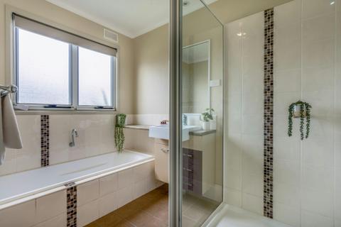 Superior Cabin (2BR) Bathroom | Tasman Holiday Parks - Ballina