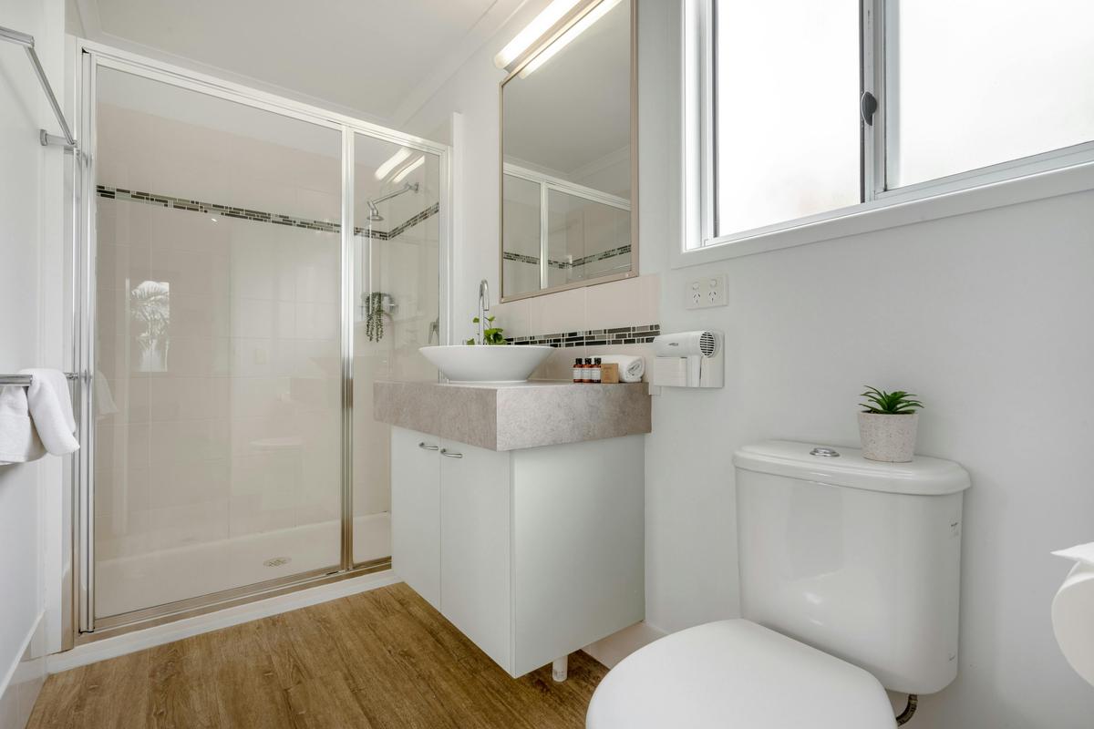 Deluxe Cabin (1BR) Bathroom | Tasman Holiday Parks - Ballina