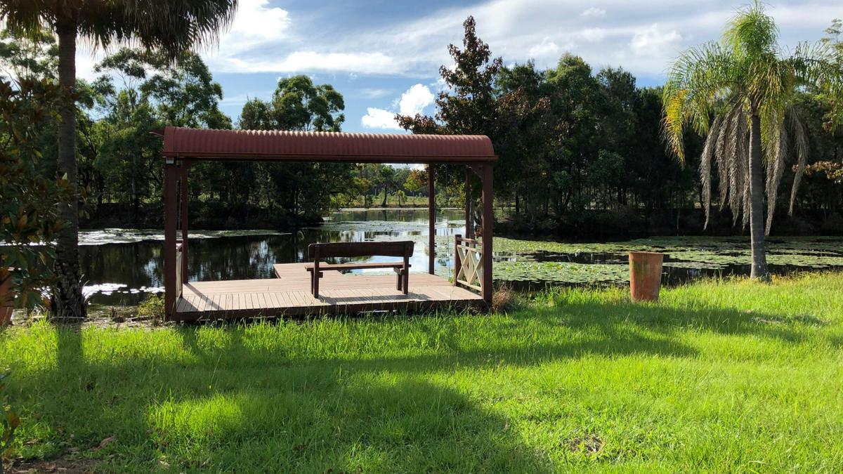 Pontoon over dam.
Please do not light fires in this area as it is used for wedding ceremonies 