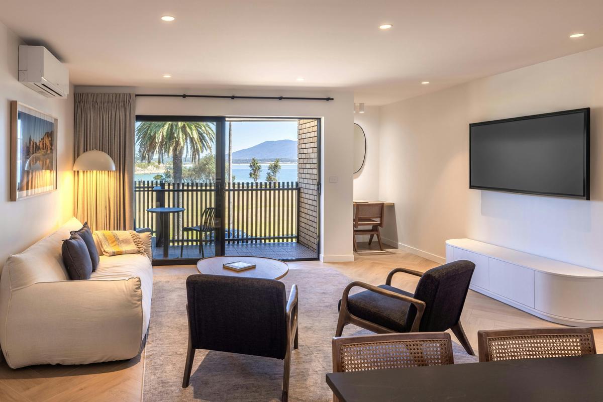 Bermagui Beach Hotel, NSW - Beachfront Two Bedroom Apartment - Living Room