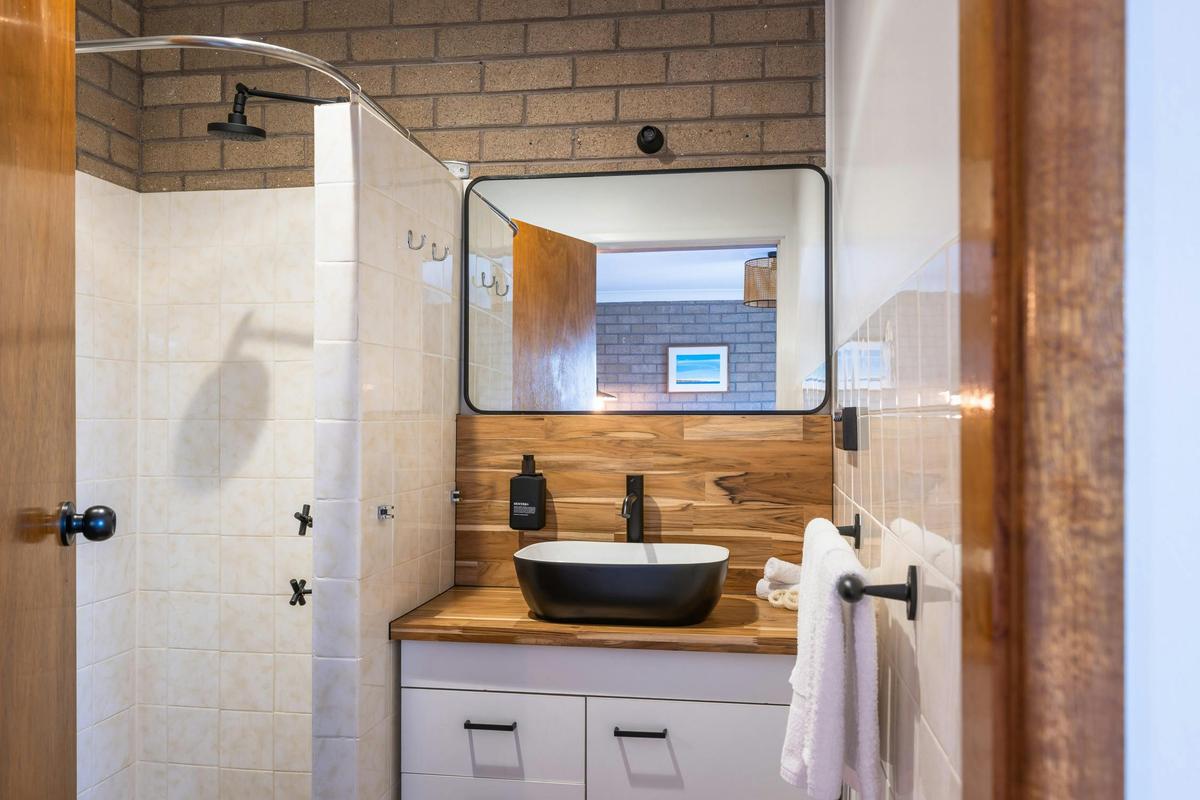Bermagui Beach Hotel - Classic King Room (Motel) - Bathroom
