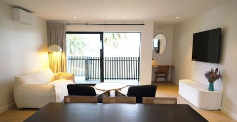 Bermagui Beach Hotel - Beachfront Two Bedroom Apartment - Dining/Living Area