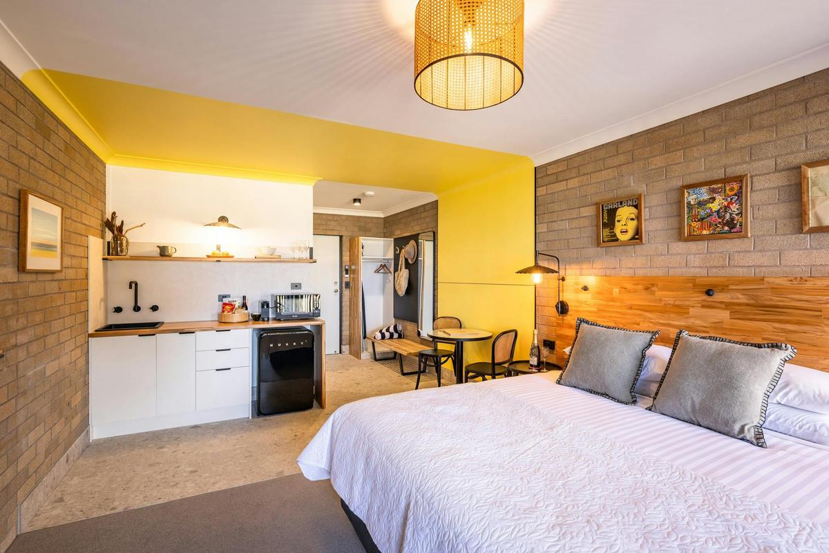 Bermagui Beach Hotel - Ocean View King Room (Motel)