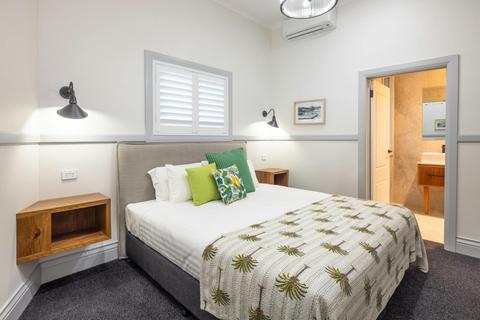 Bermagui Beach Hotel - Classic King Room (Hotel)