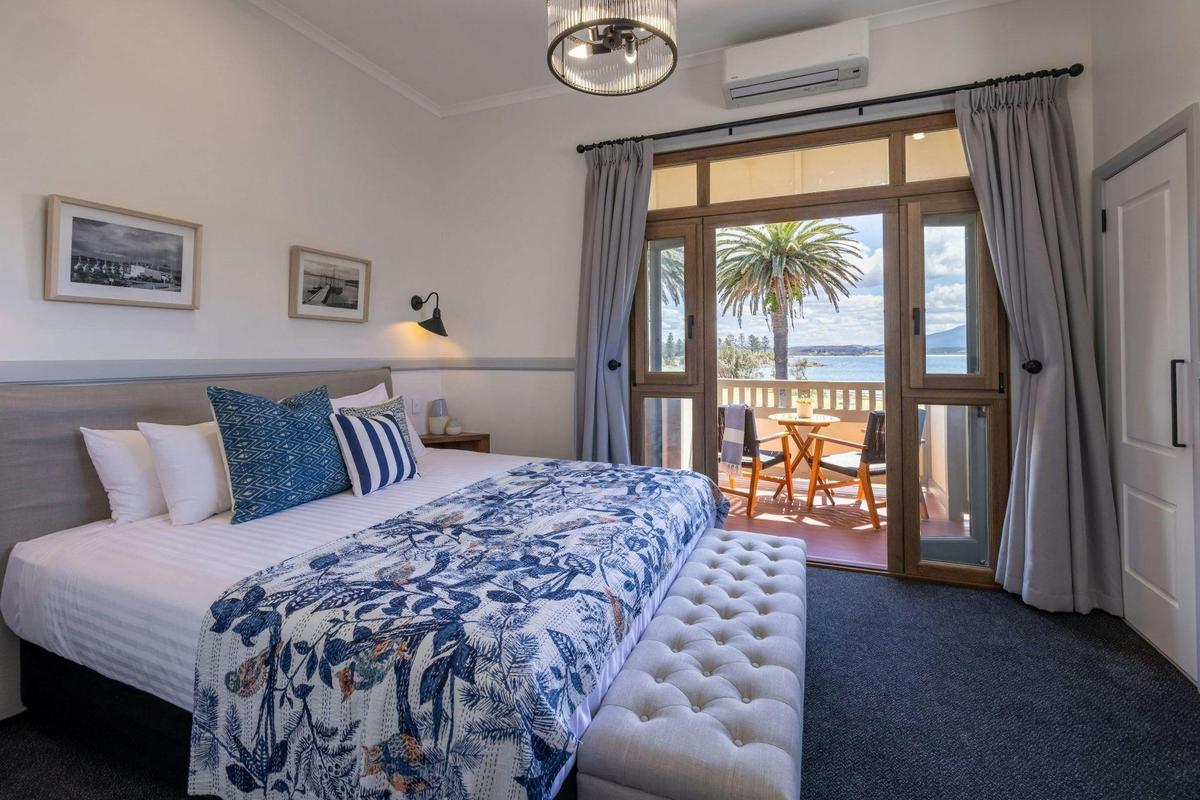 Bermagui Beach Hotel - Ocean View King Suite (Hotel)