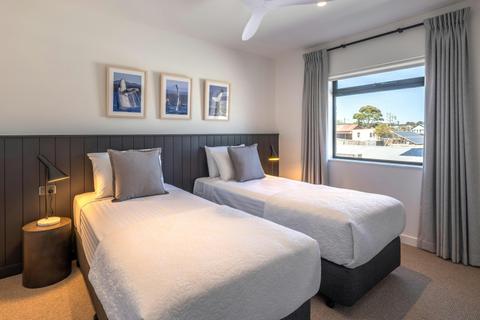 Bermagui Beach Hotel, NSW - Beachfront Two Bedroom Apartment (King/Single)