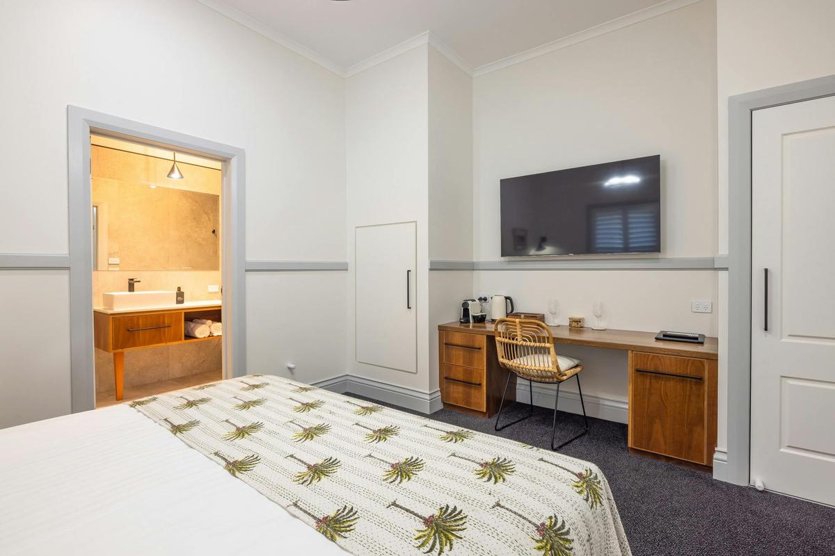 Bermagui Beach Hotel - Classic King Room (Hotel)