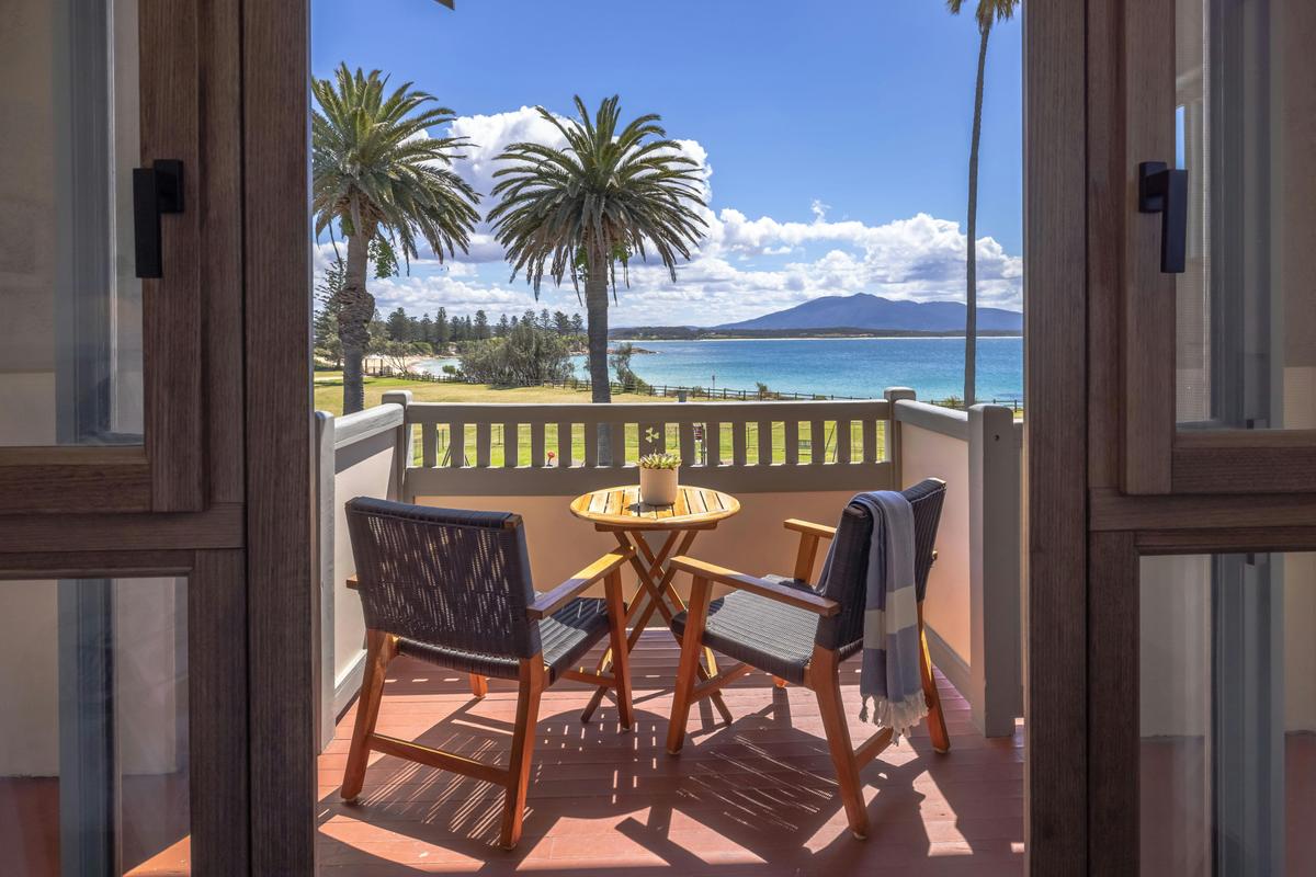 Bermagui Beach Hotel - Ocean View Queen Room (Hotel) - Balcony