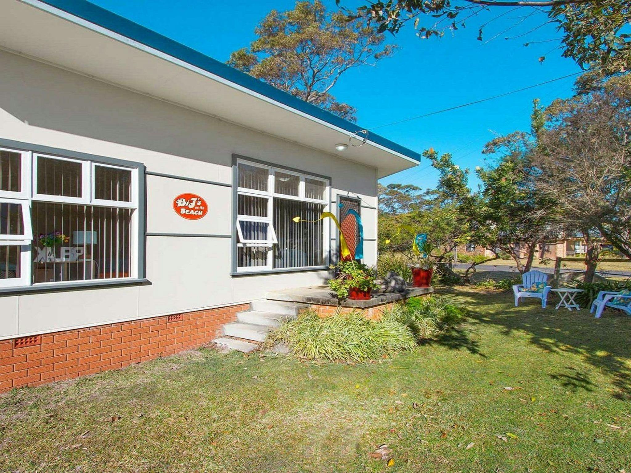 Parking, Parking - off street, Pets welcome with Surcharge, Private Entrance, Walking Distance to Be