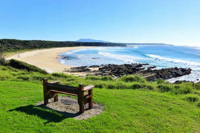 Cuttagee Beach and Lake