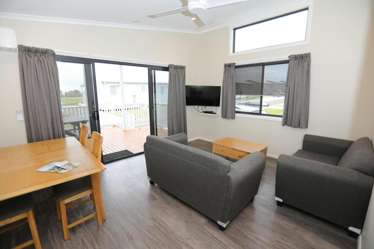 Bulli 2 Bedroom Deluxe Cabin