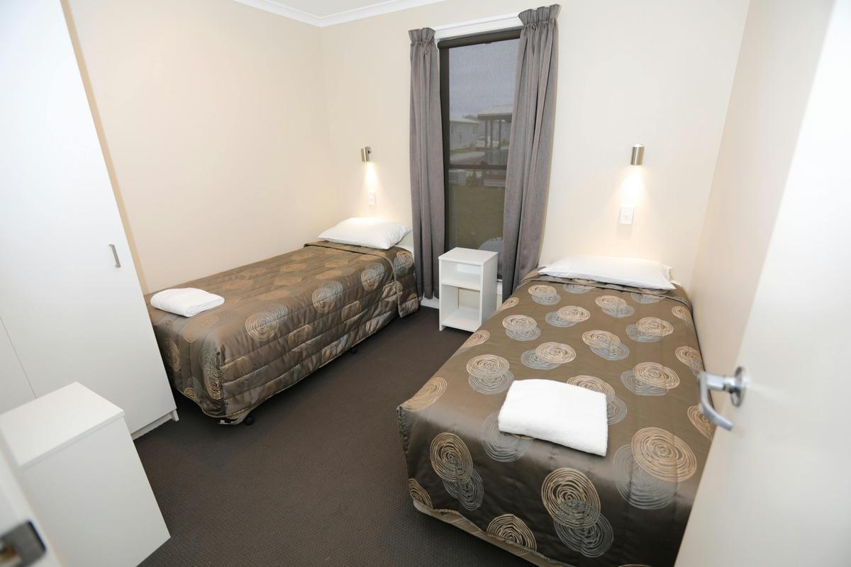 Bulli 2 Bedroom Deluxe Cabin