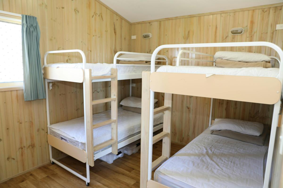 Cabin main second bedroom - bunk beds
