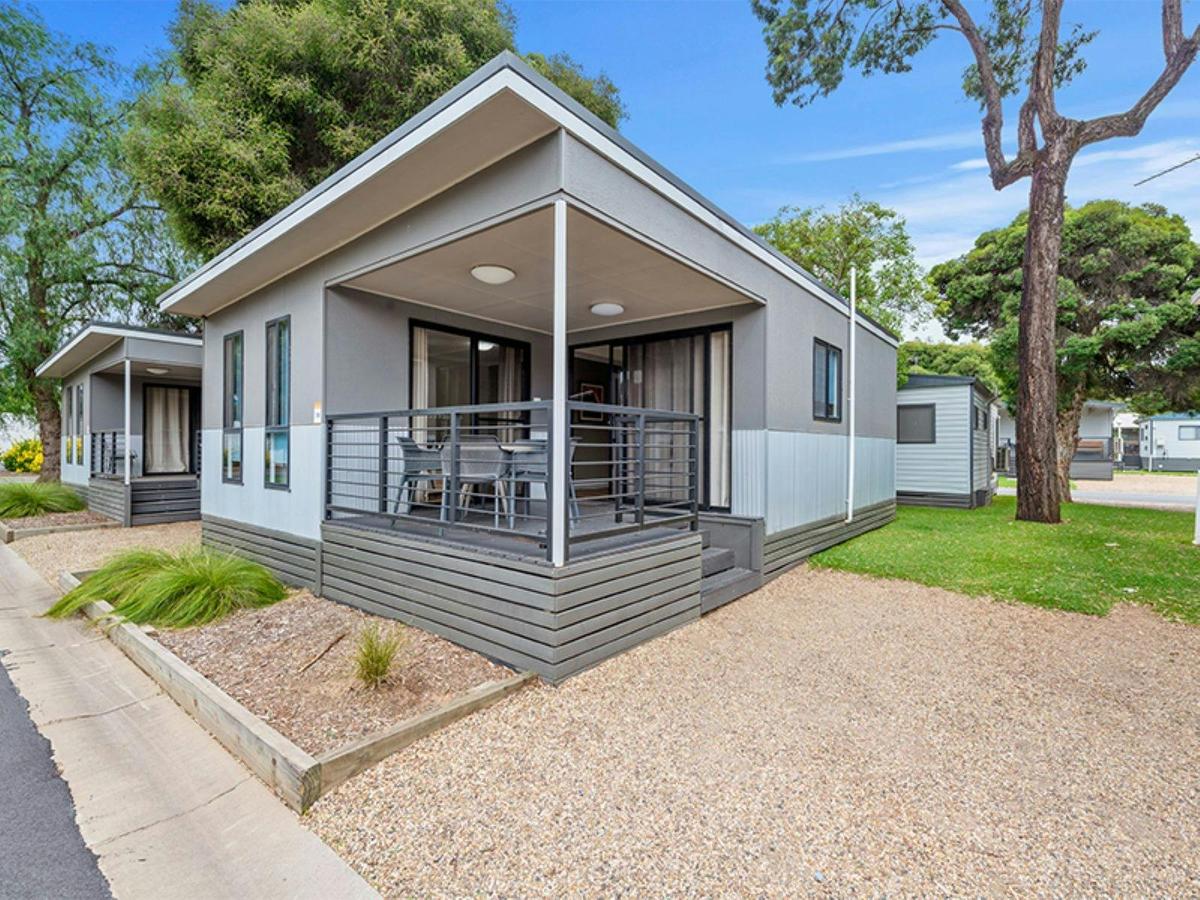 2 Bedroom Deluxe Cabin