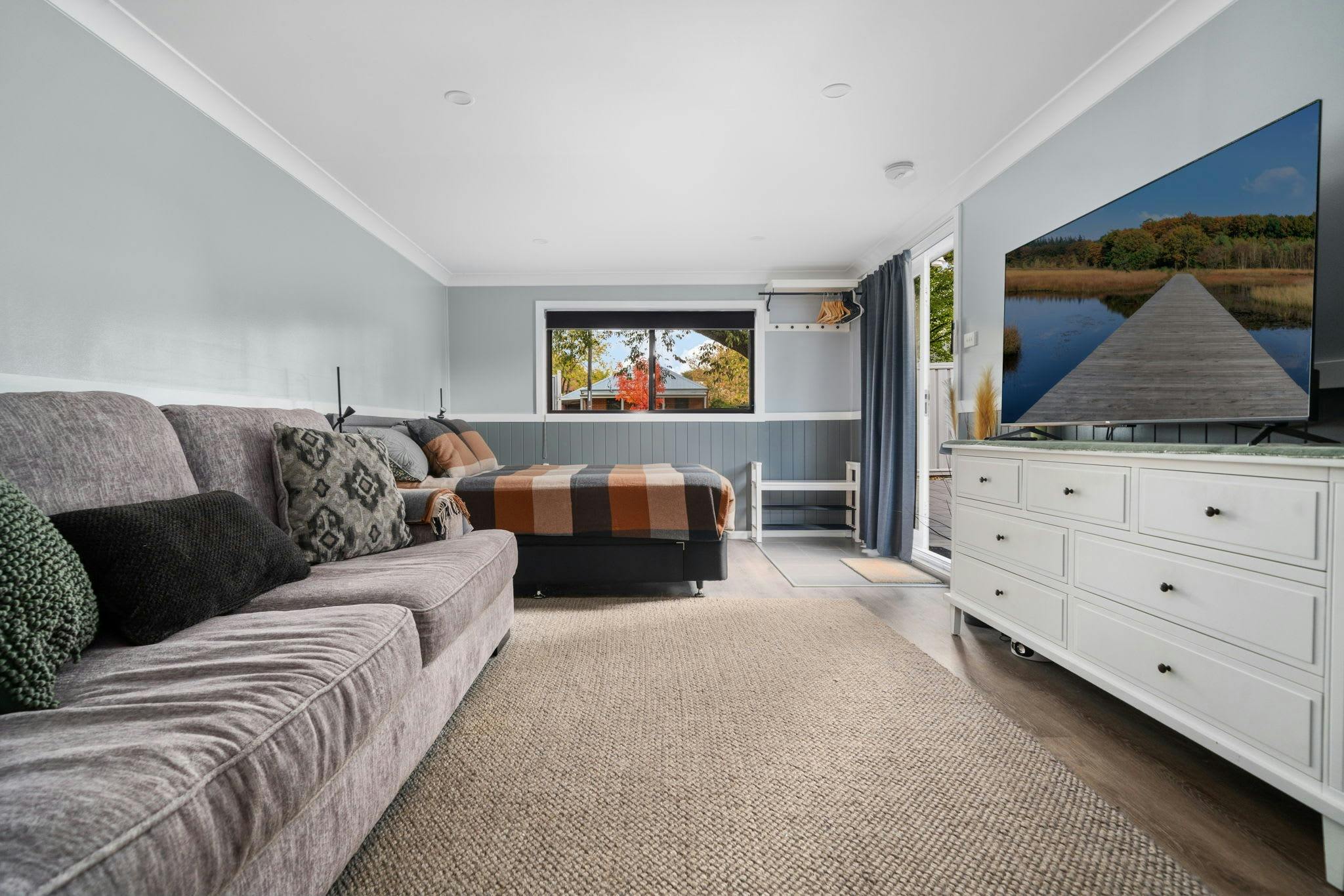 Lounge and bed at Bentick Studio