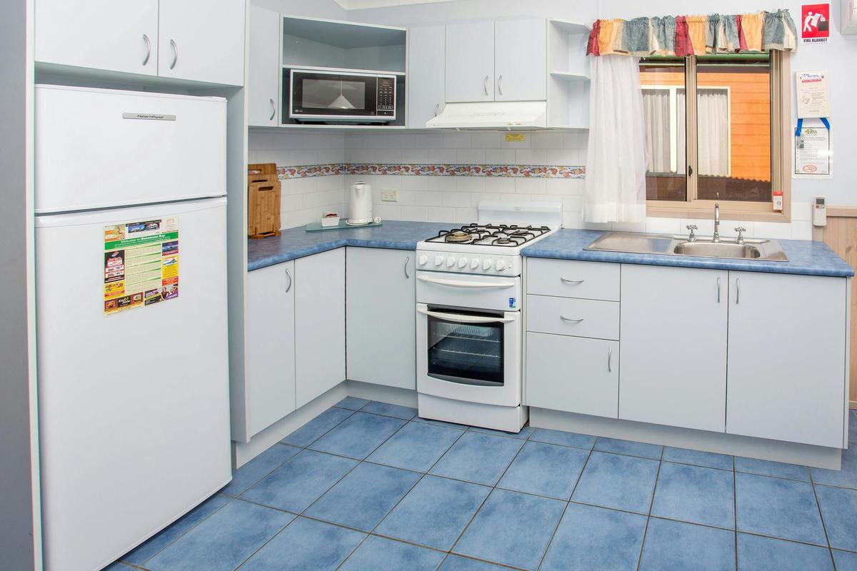 Waterfront Deluxe Cabin Kitchen