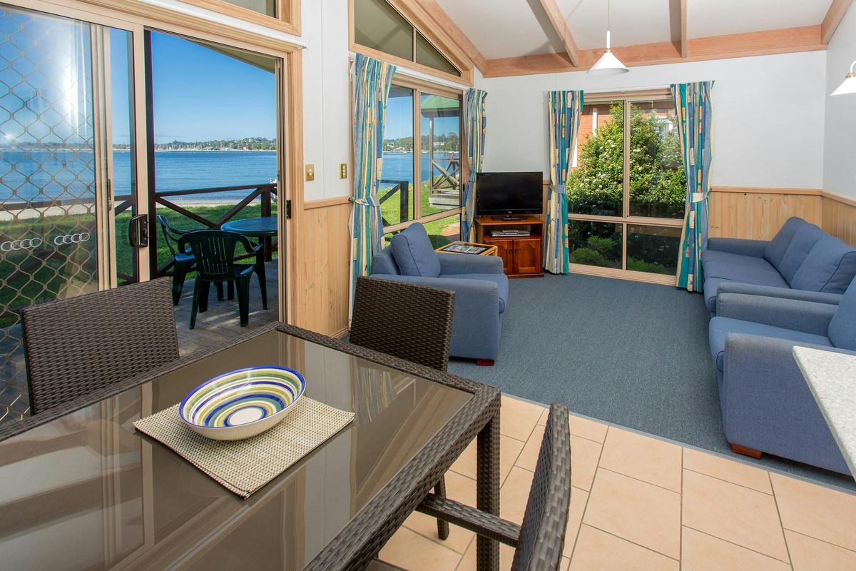 Holiday Ocean Spa Living