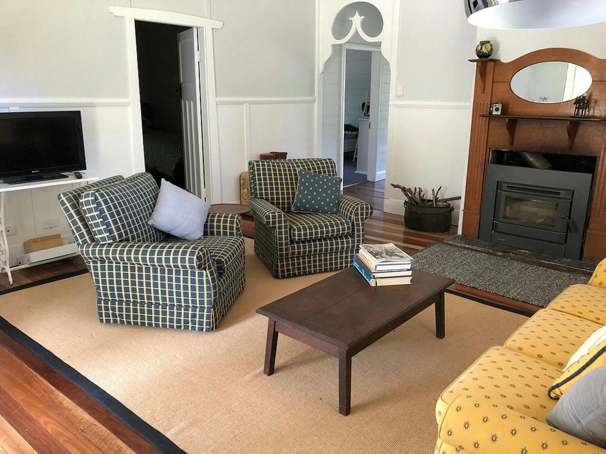 Bobbys Loungeroom