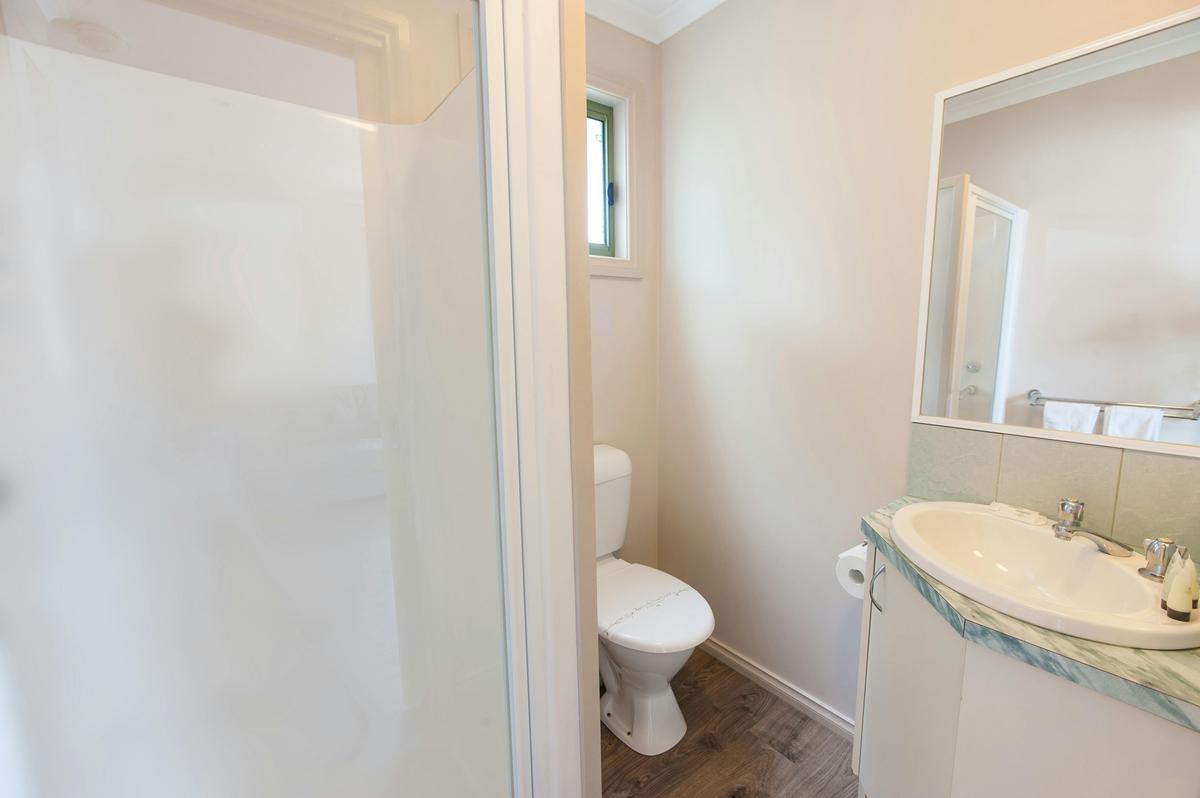 Haven Deluxe Cabin- two bedroom/ five berth