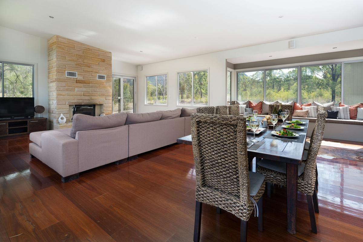 Lounge/Dining