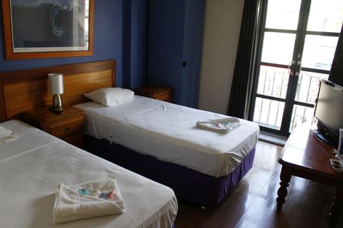 Boardrider Backpacker & Budget Motel Manly Deluxe Twin