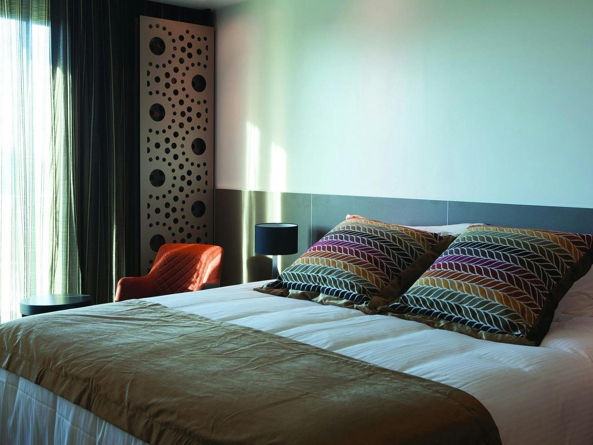 Bridges Villas king bed