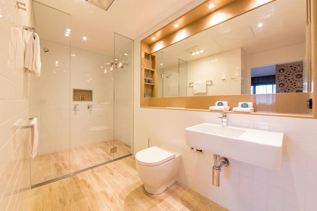 Bridges Villas Bathroom with Shower