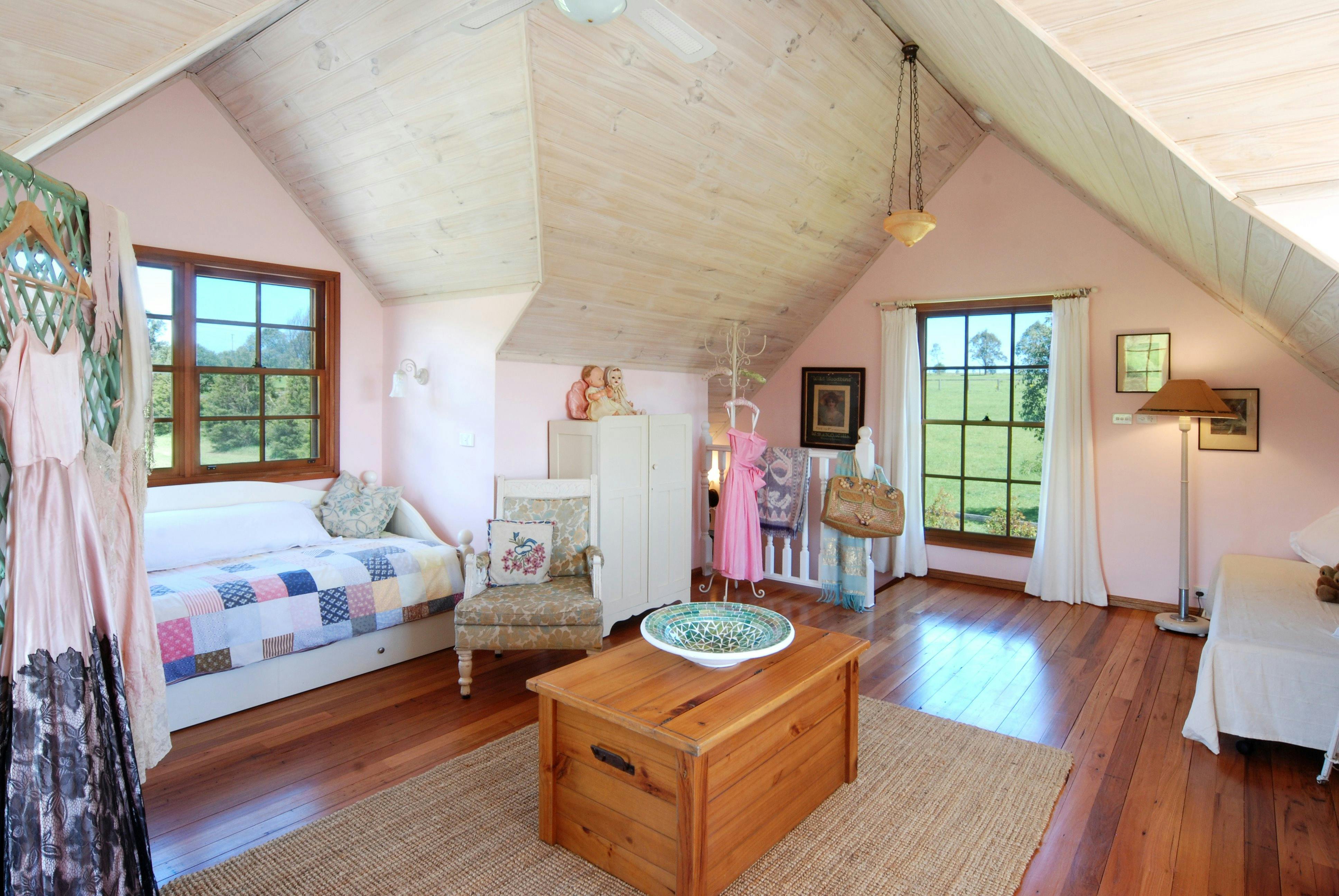 Rose Room - A Queen and Three Singles