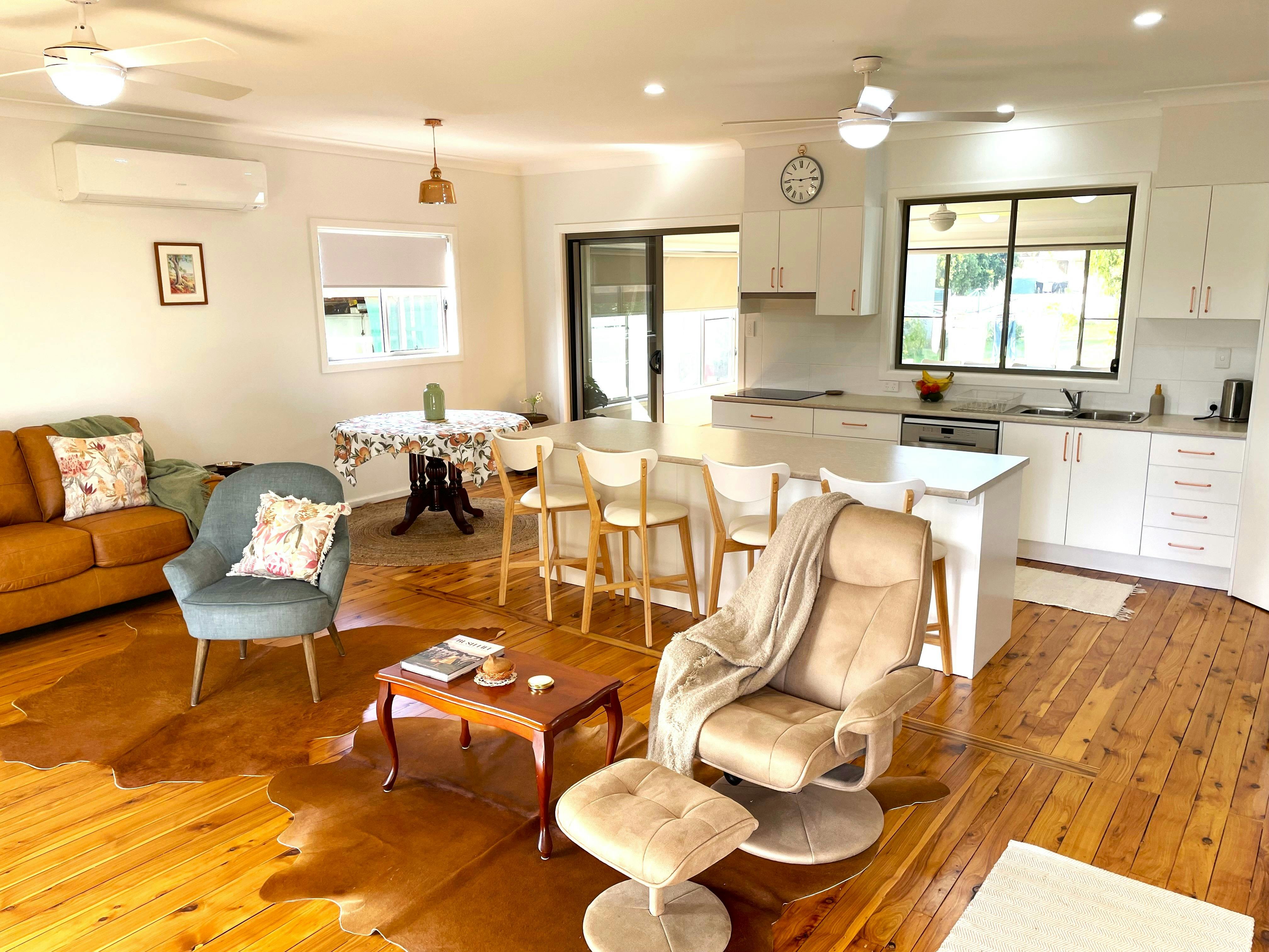 The living room / kitchen