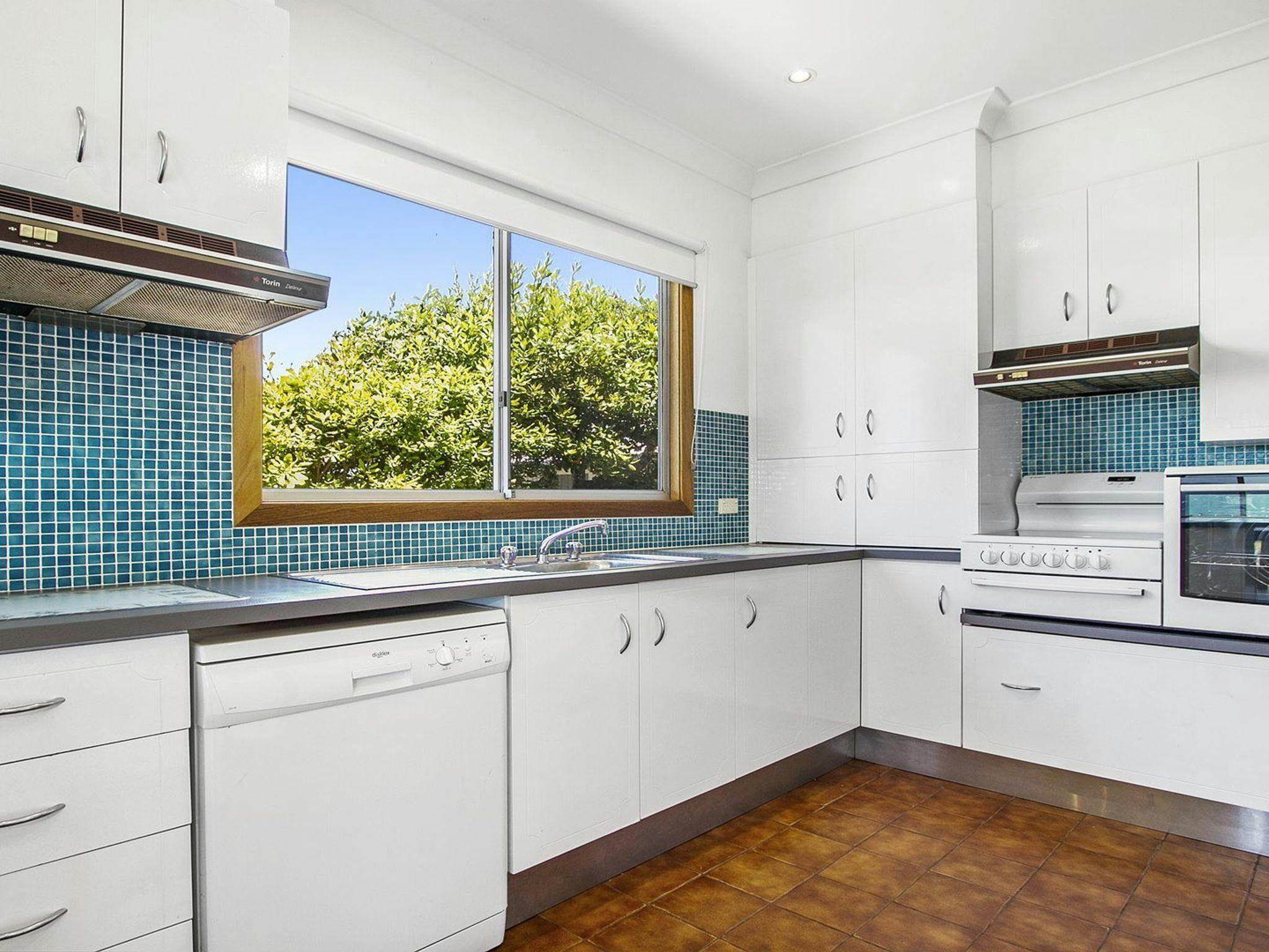 Dishwasher, Kitchen, Microwave Oven, Oven