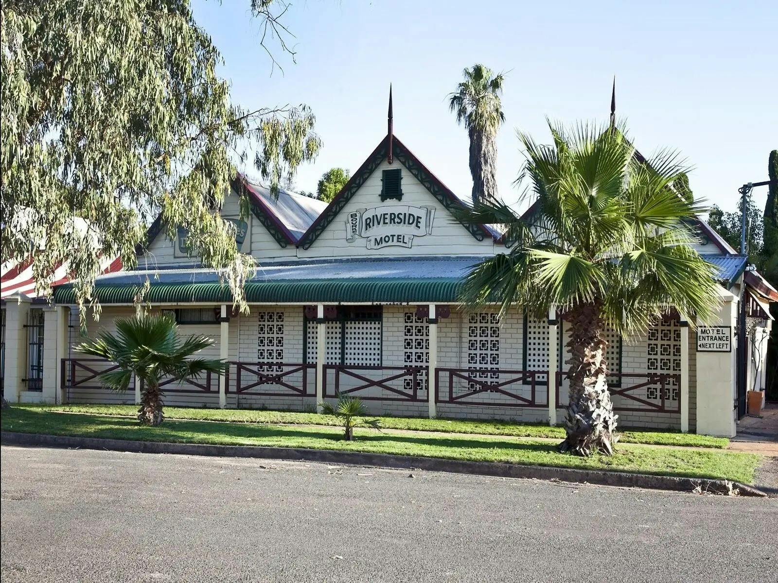 Riverside Motel