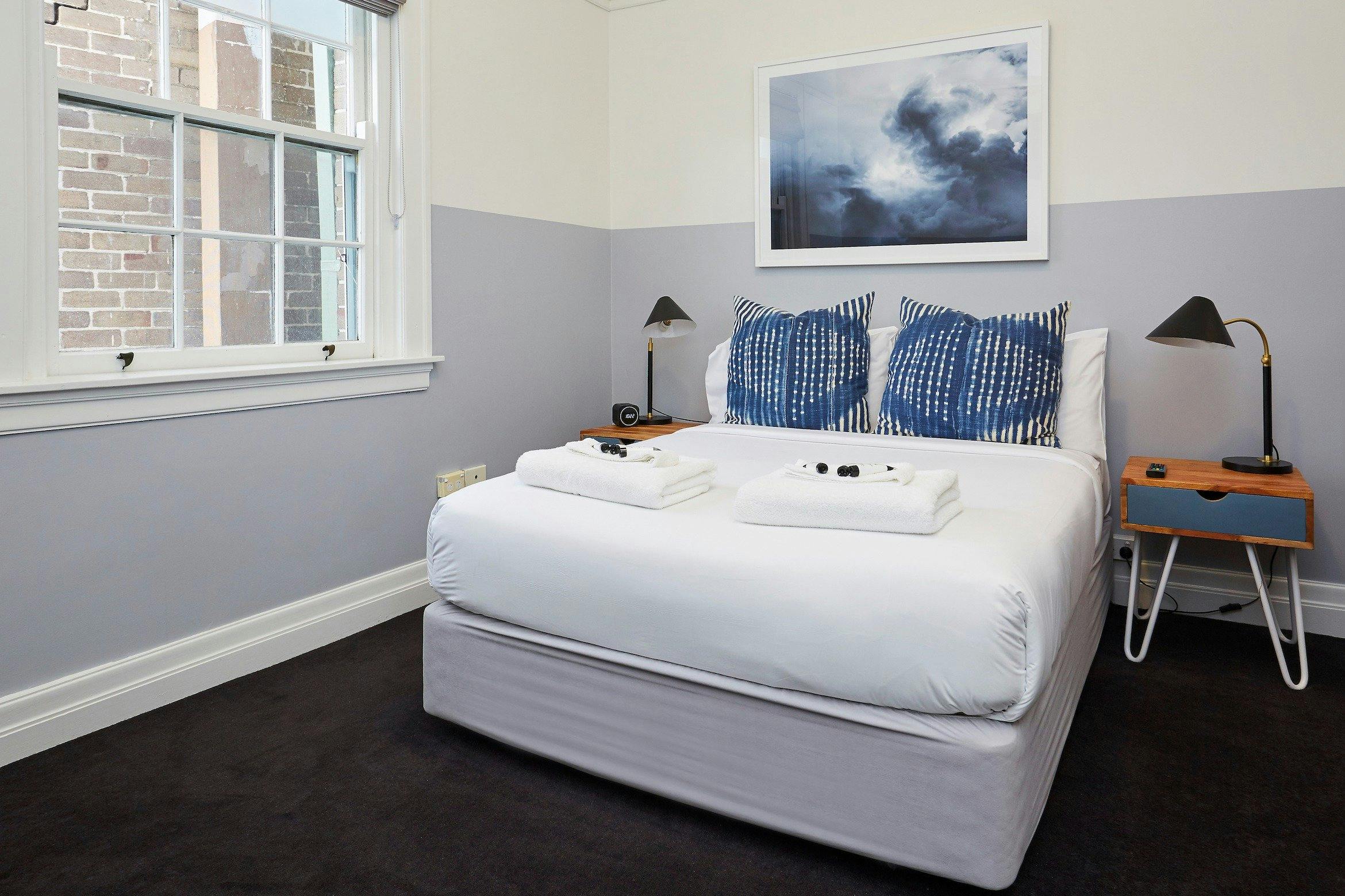 Bridgeview Hotel - Heritage Room, Shared Bathroom