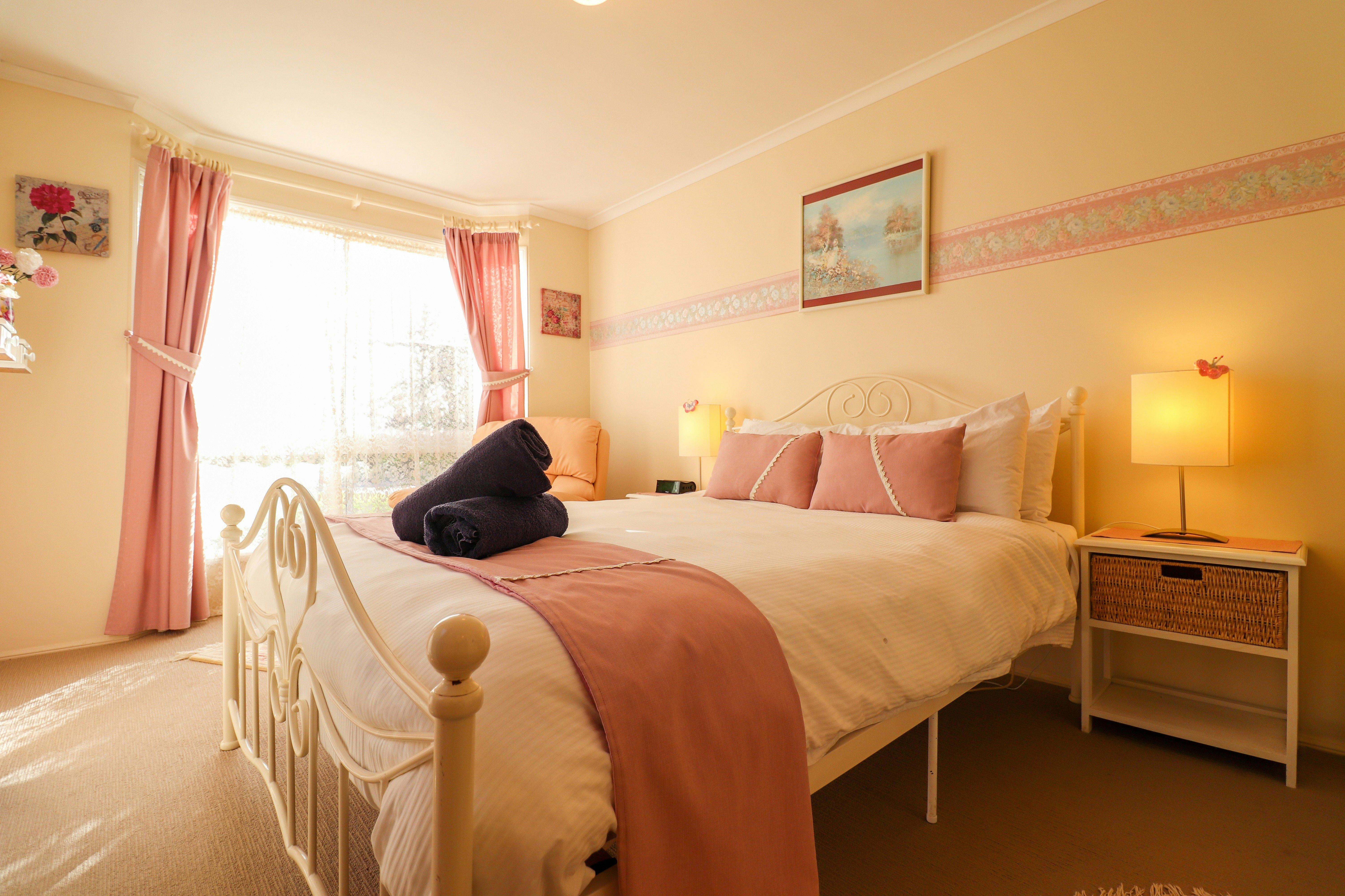 Bedroom with queen bed