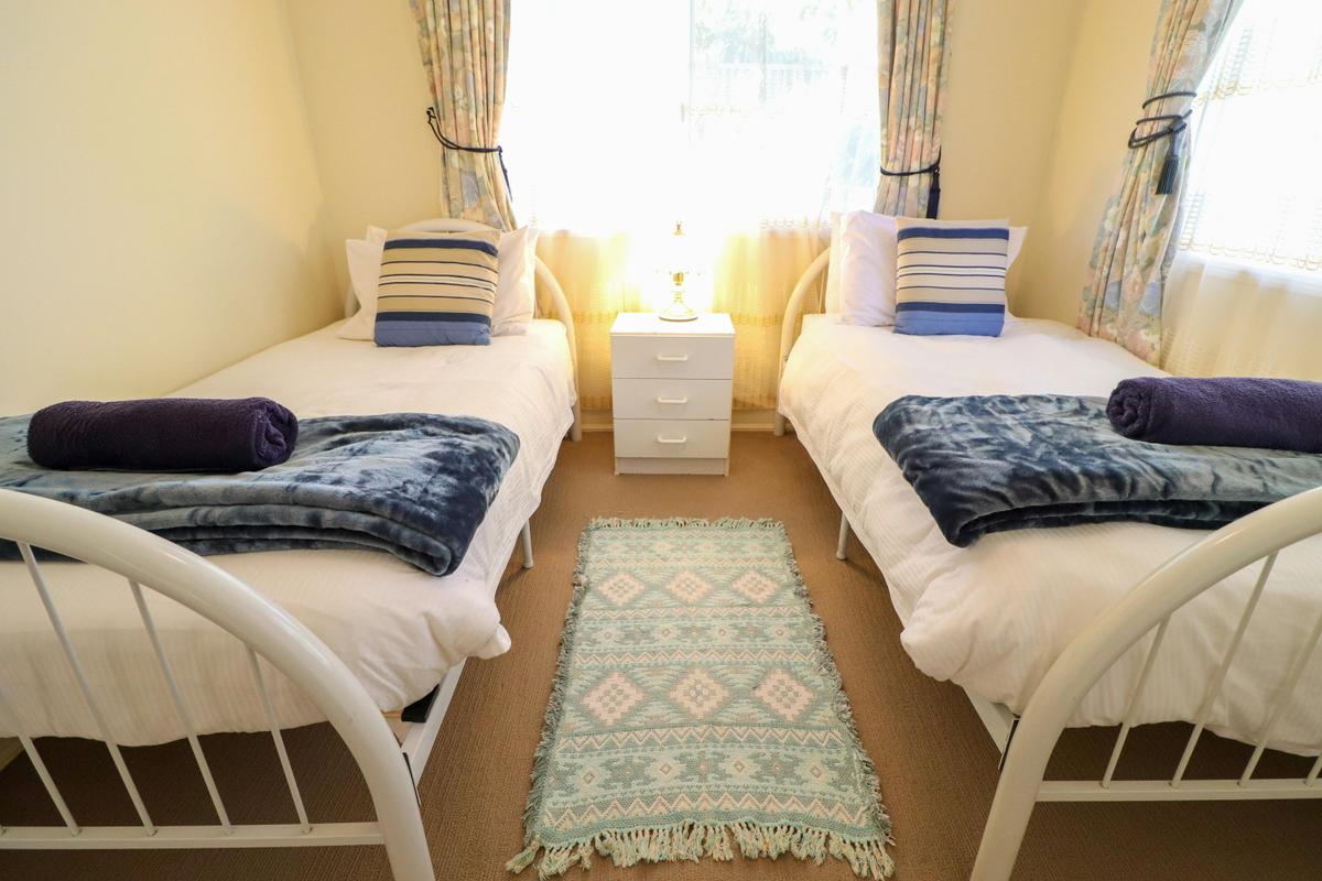 Twin single bedroom