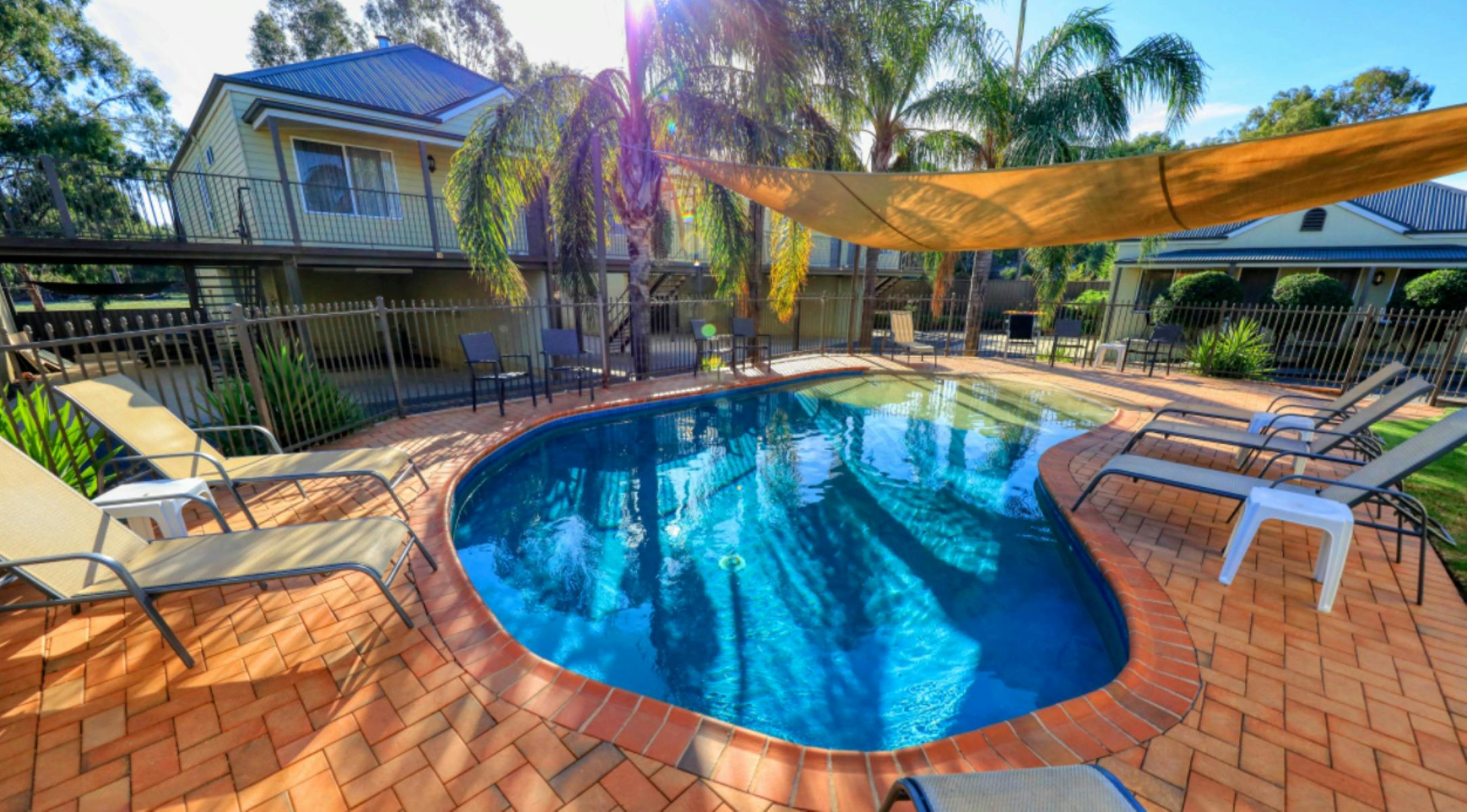 Bridges on Meninya Motel & Apartments