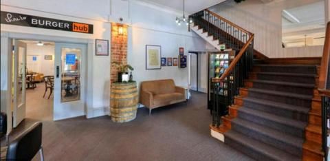 Broadway Hotel Parkes