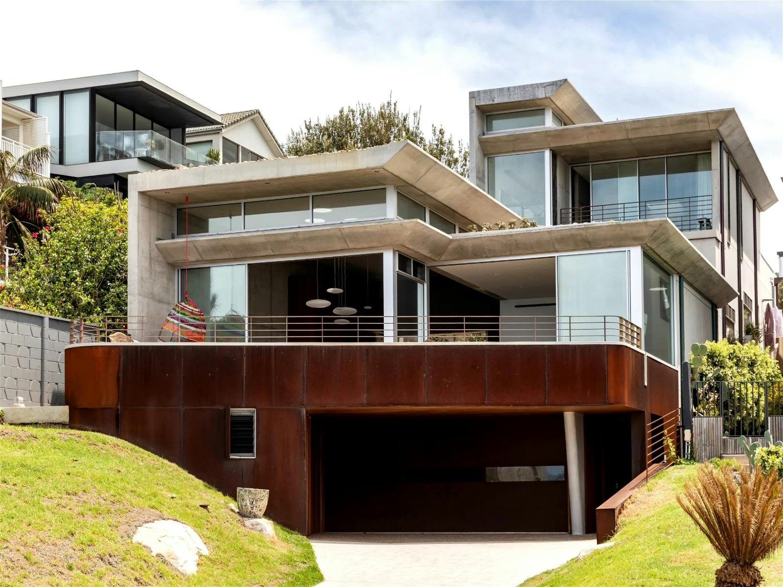 Cozy beachfront home overlooking the ocean