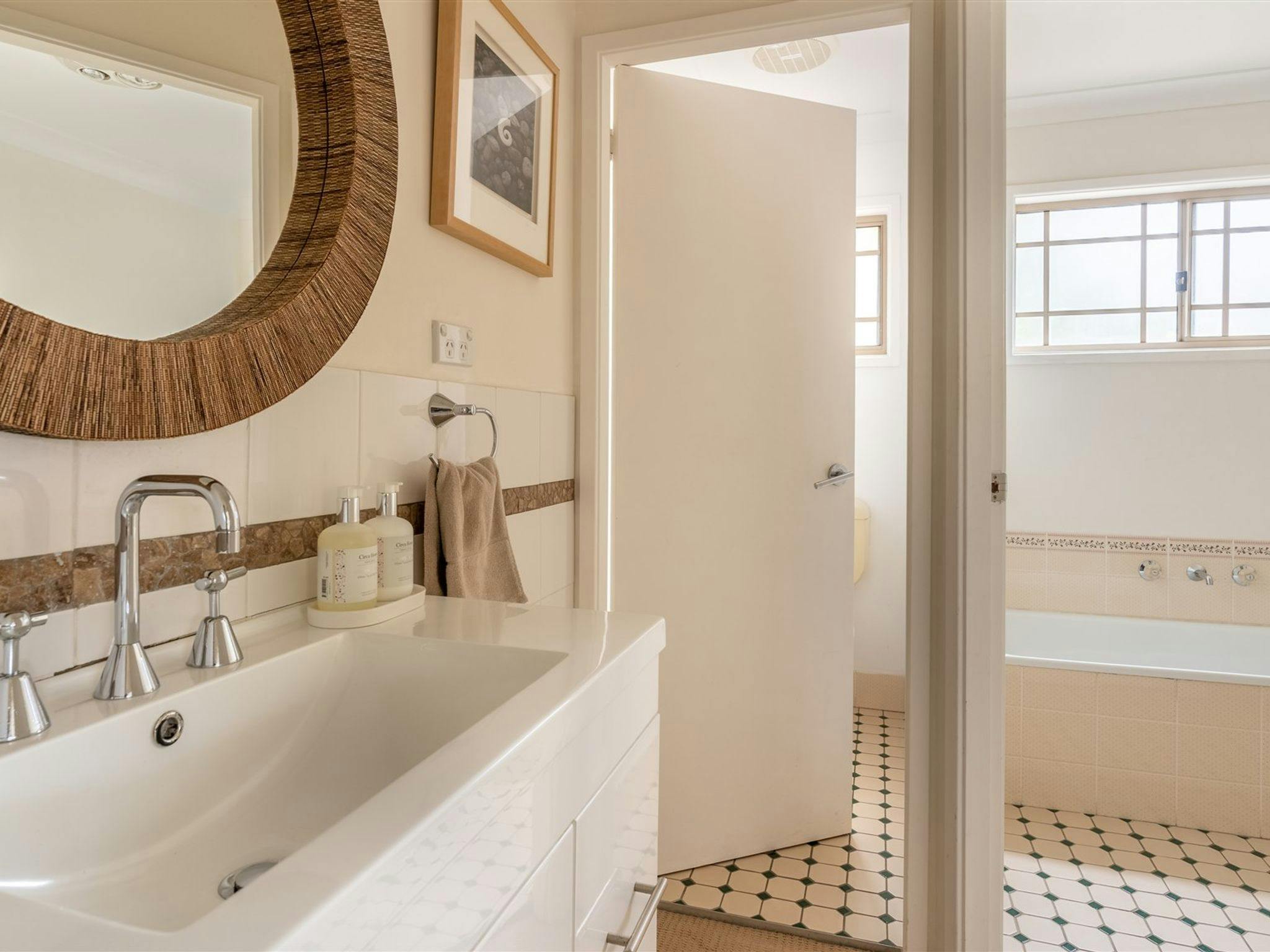 Bath Tub, Clothes Dryer, Hairdryer, Washing Machine