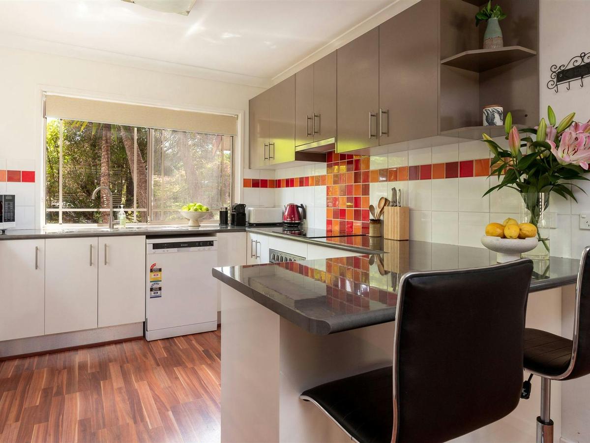 Dishwasher, Kitchen, Microwave Oven, Oven