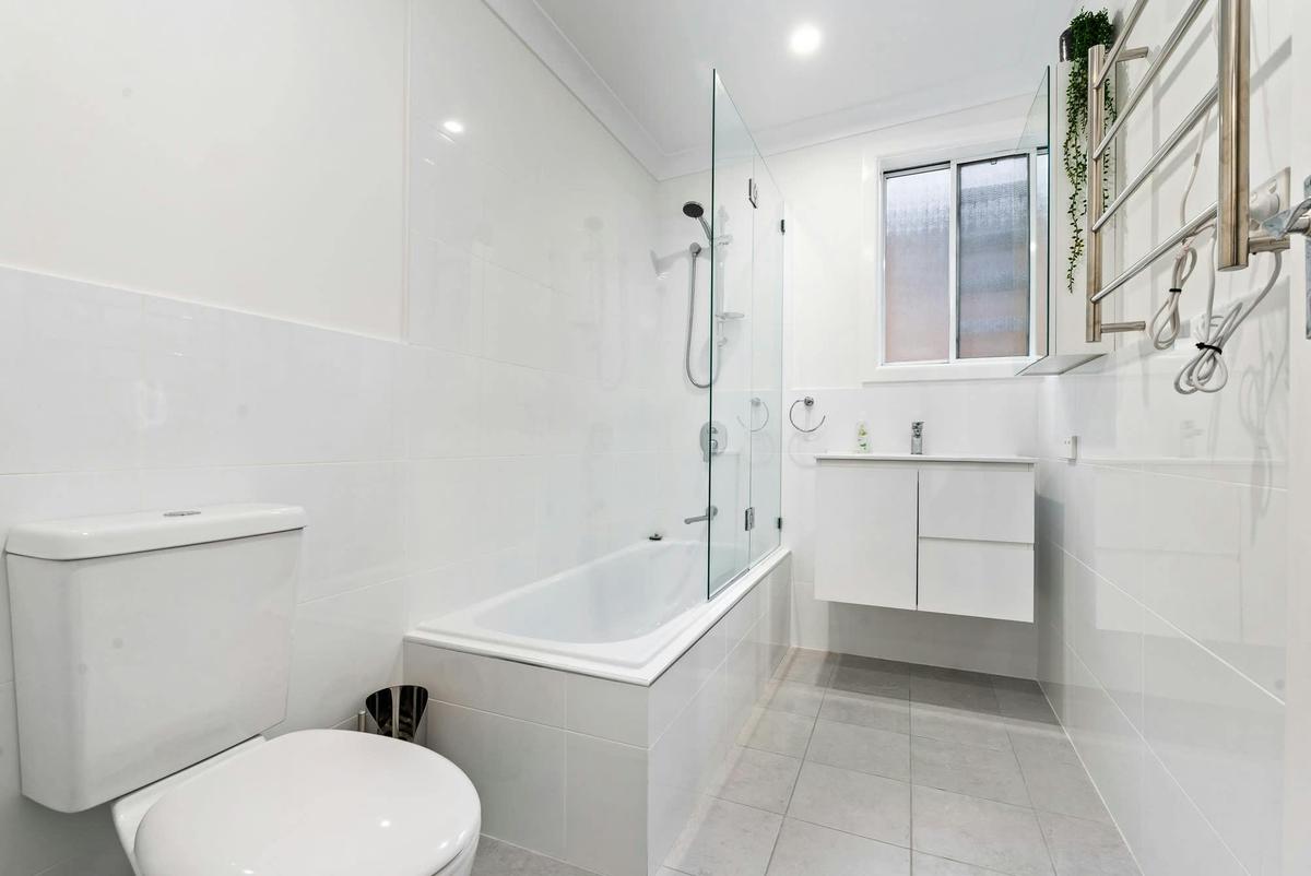 Main Bathroom at Byng Cottage
