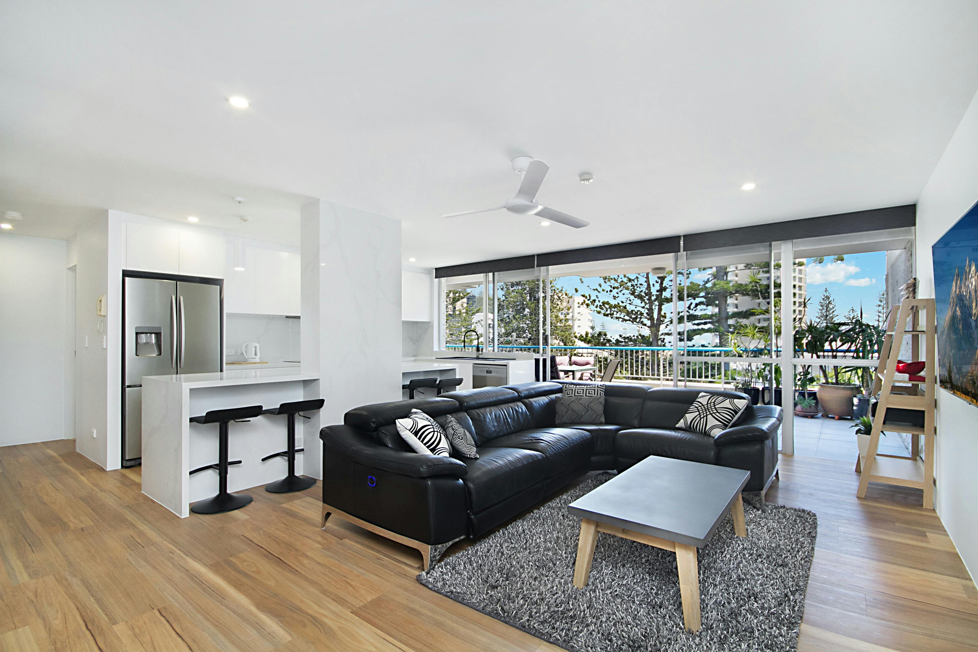 Living & Kitchen Area