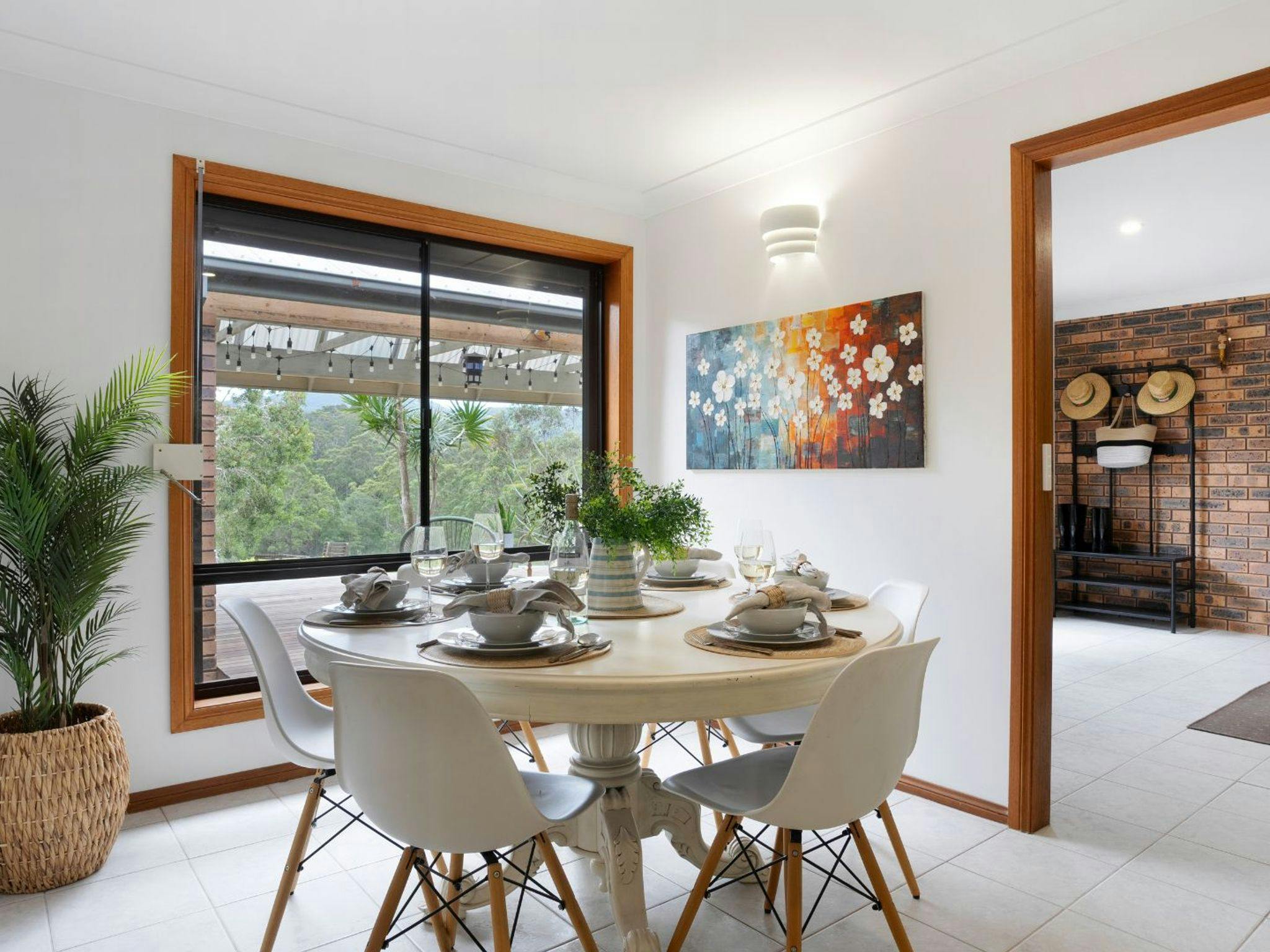 Dining | 9km to Berry supermarket