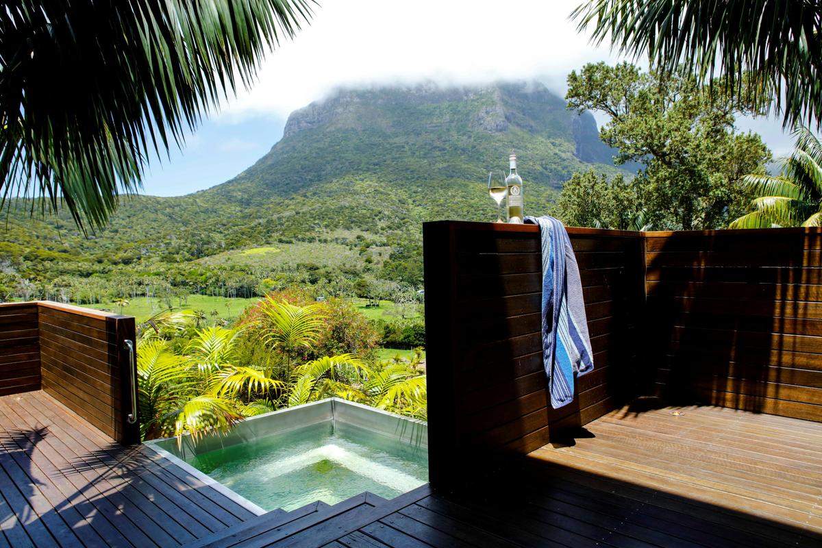 Makambo Loft Plunge Spa