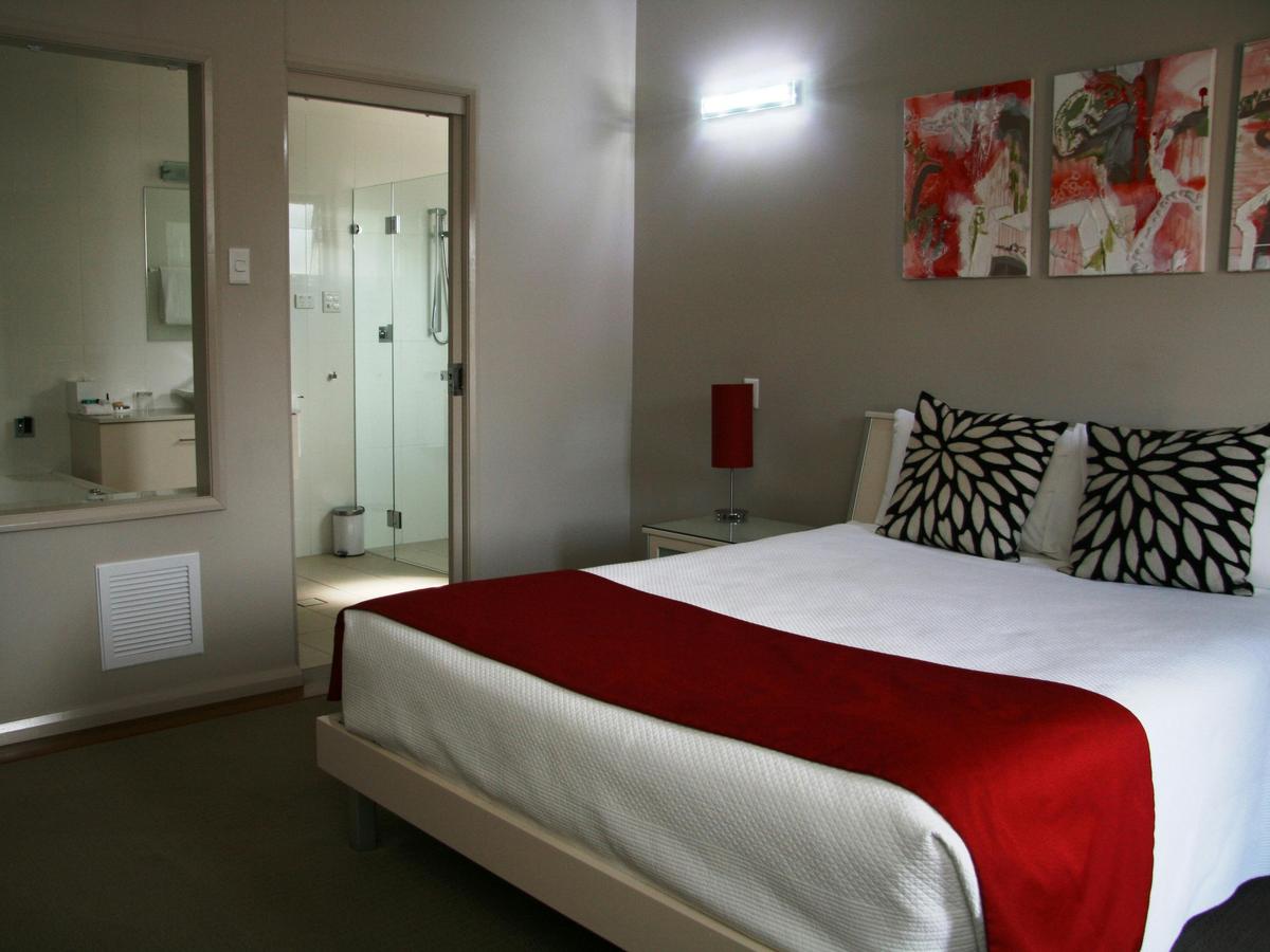 Queen Spa Suites