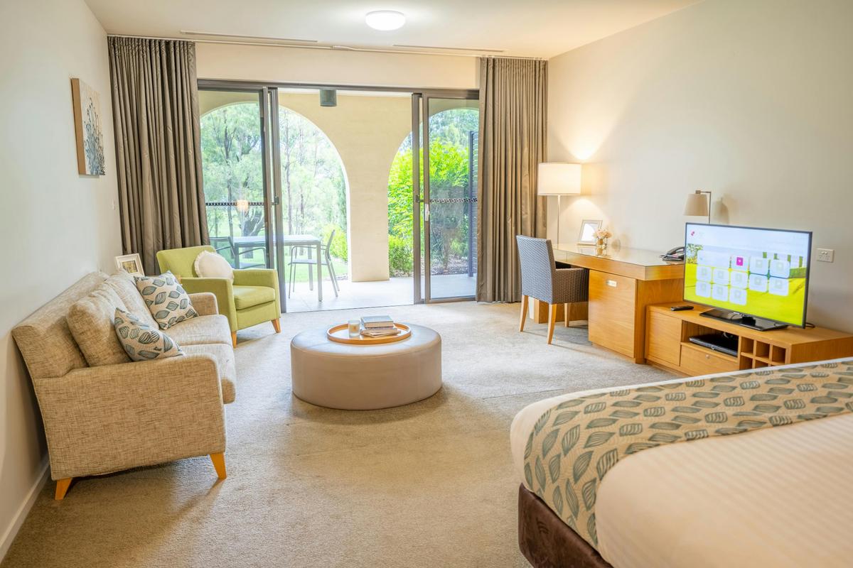 Villa Studio - Bedroom and Living