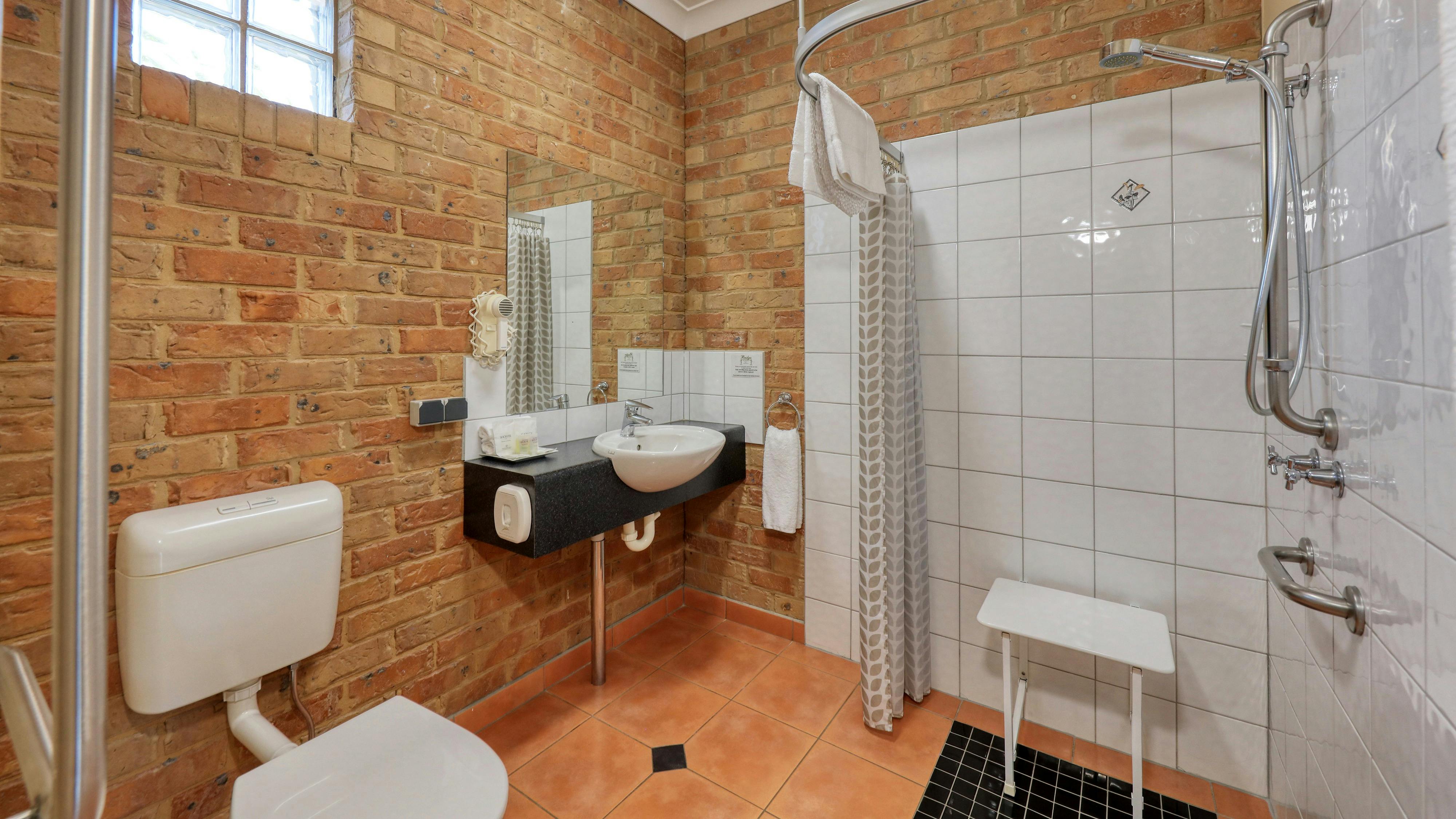 2 Standard rooms with accessible bathroom